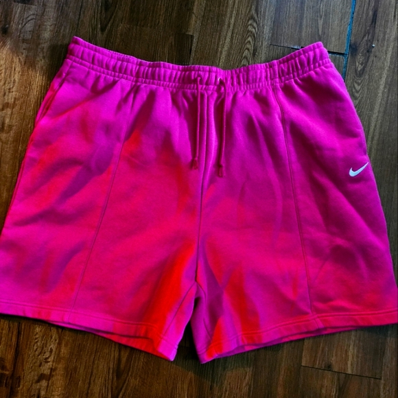 Nike shorts - Picture 1 of 3